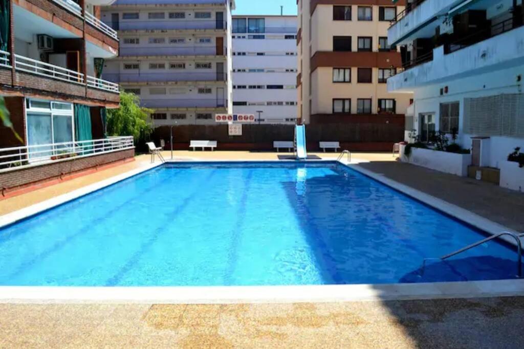 Apartamento con piscina a 2 minutos de la playa!!! Lloret de Mar Exterior foto